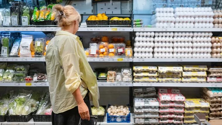 Цены в Казахстане качнуло: какие продукты резко подешевели