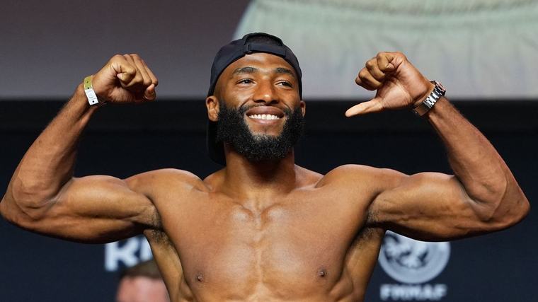 Быстрым нокаутом завершился главный бой турнира UFC в Париже