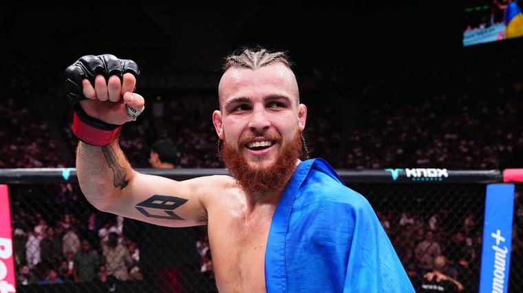 Украинский боец одержал четвертую подряд победу в UFC