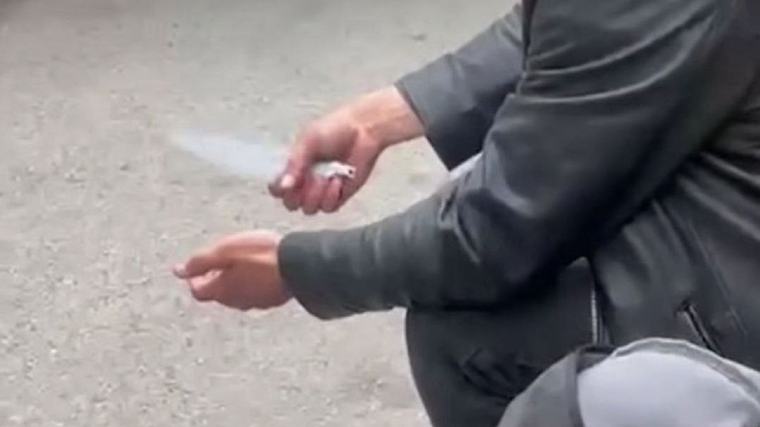 Медикам скорой помощи угрожали ножом прямо на вызове в Алматы (видео)