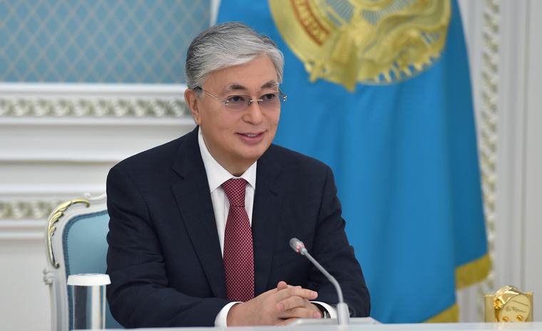Токаев отметил вклад Валерия Михайлова в литературу Казахстана 7 сентября, 10:28 9273