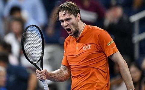 02:35, 06 Сентября 2026 Александр Бублик с победы стартовал в парах на US Open-2026
