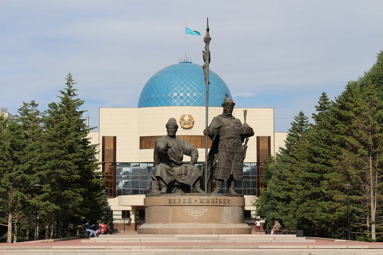 Ерлан Карин: в Казахстане пересмотрят смысл памятников 6 сентября, 08:16 46266